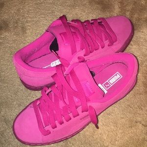 Pumas sneakers